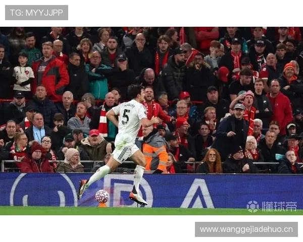 曼联转会策略是否失误：对球队阵容竞争力与赛季表现的影响评估