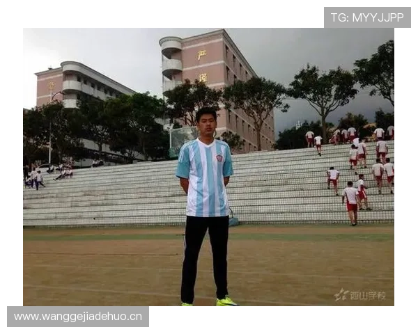 唐佳豪球场上冷静一把，私下钱包厚得让人想打劫他家！