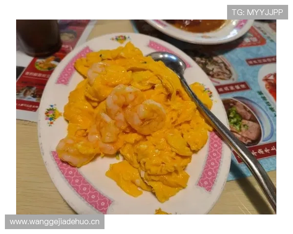 拉菲尼亚家的冰箱里塞满了能量饮料，连矿泉水都得排队